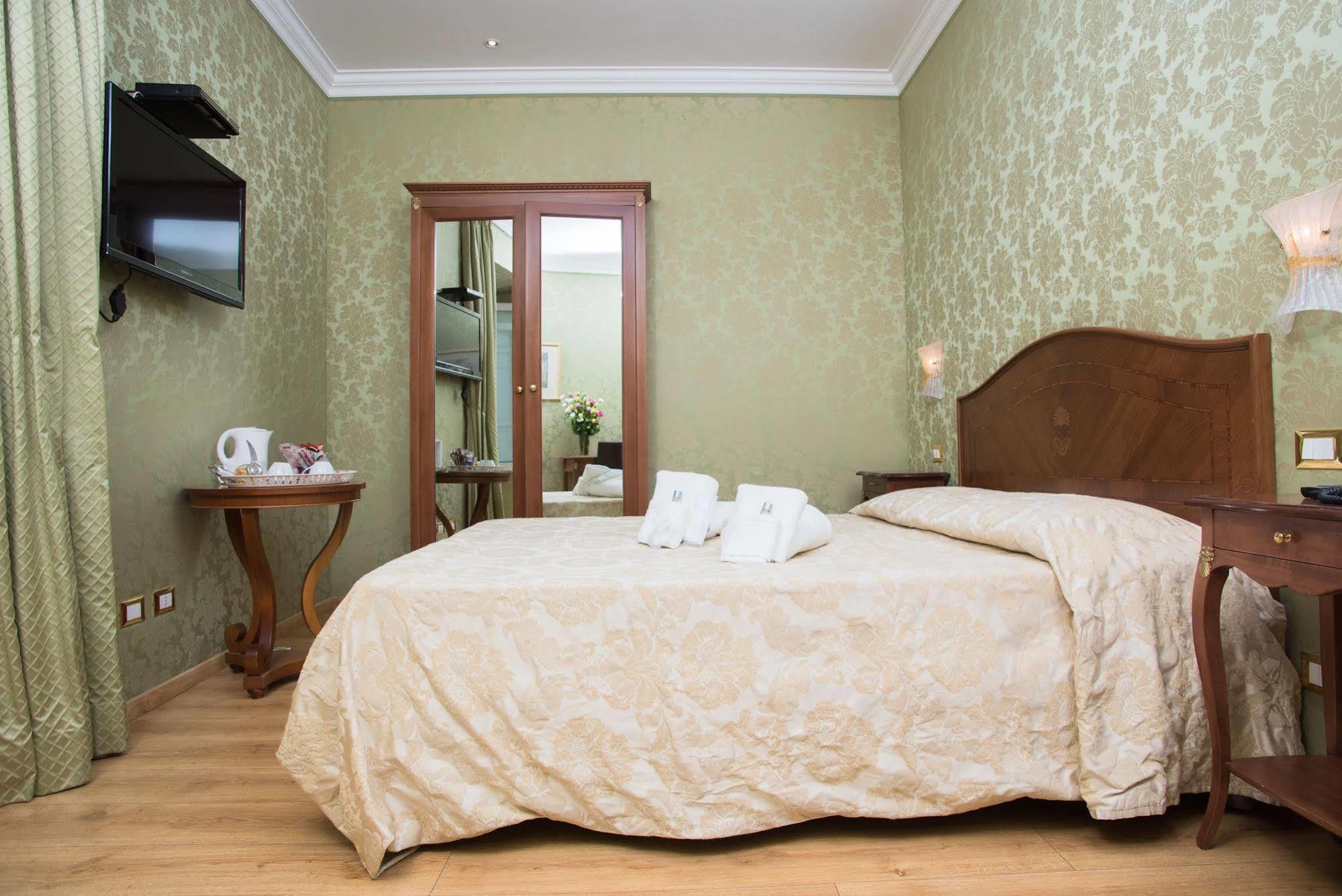 Bq House Trevi Luxury Rooms Рим Экстерьер фото