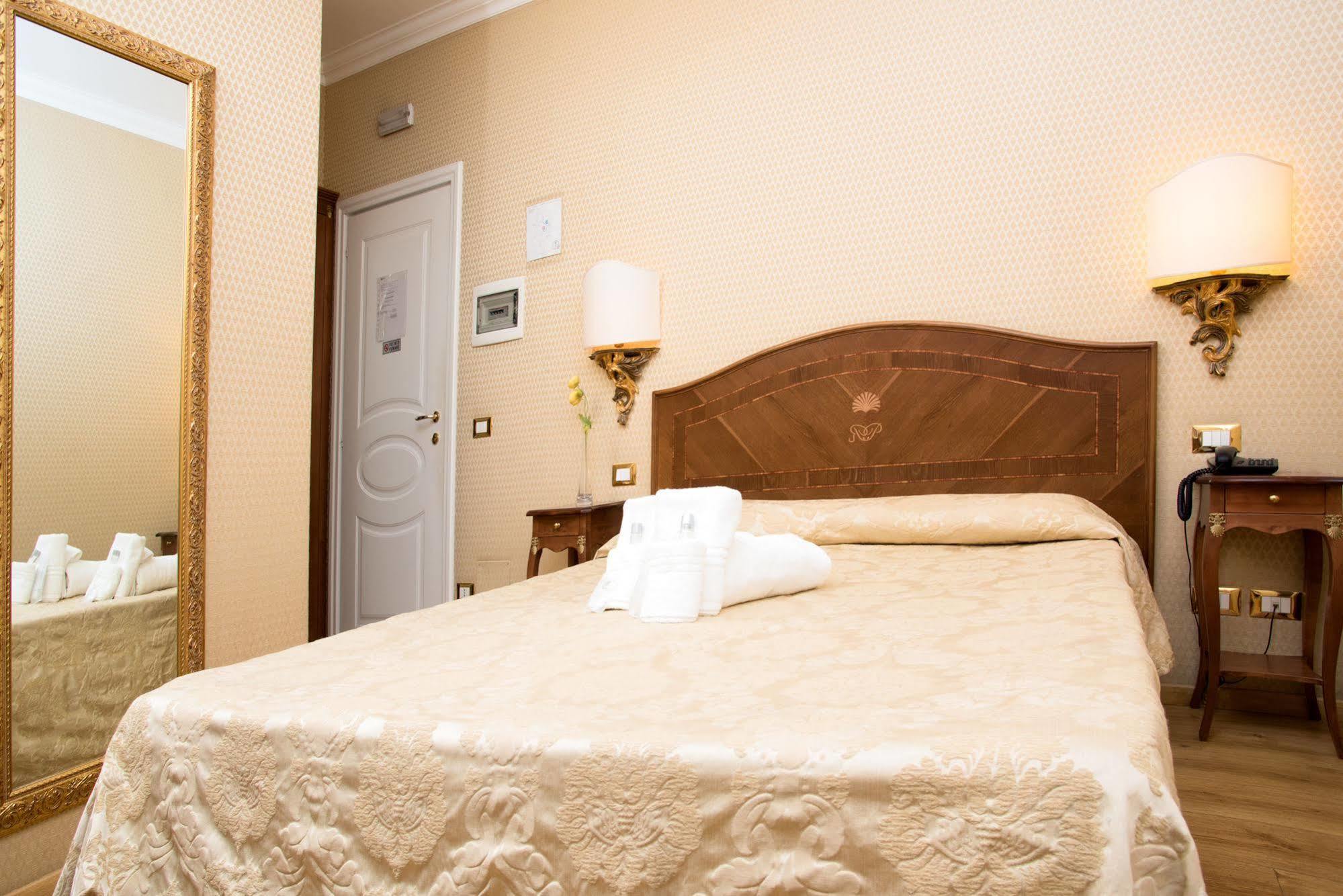 Bq House Trevi Luxury Rooms Рим Экстерьер фото